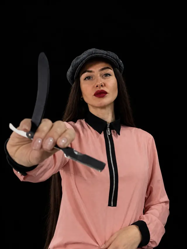 Елена, Мастер